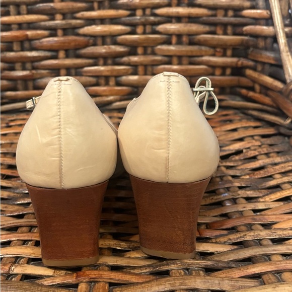 Etienne Aigner Cream Heels with Wooden Block Heel in size 10. Great condition! - Picture 10 of 15